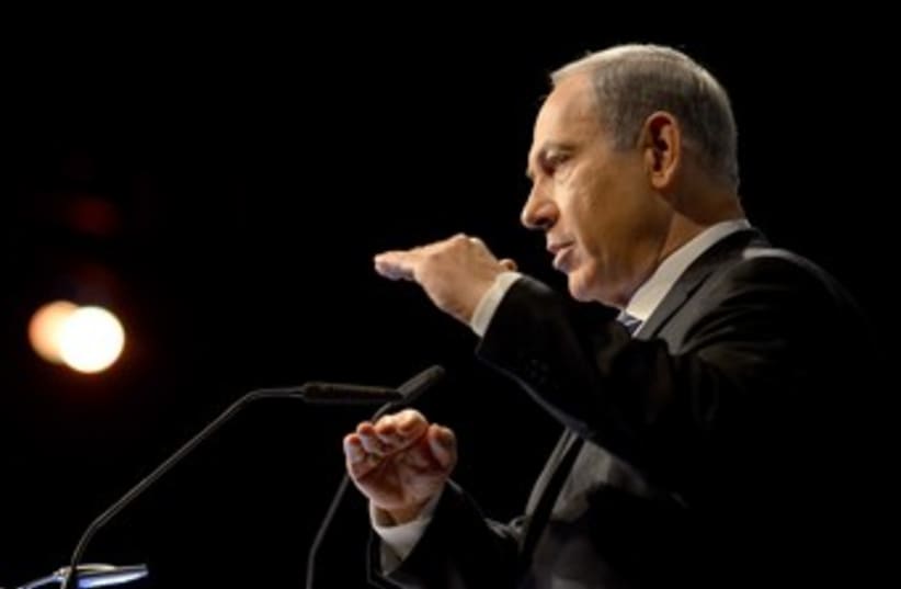 Netanyahu measuring hand gesture 370 (photo credit: Avi Ohayon/GPO)
