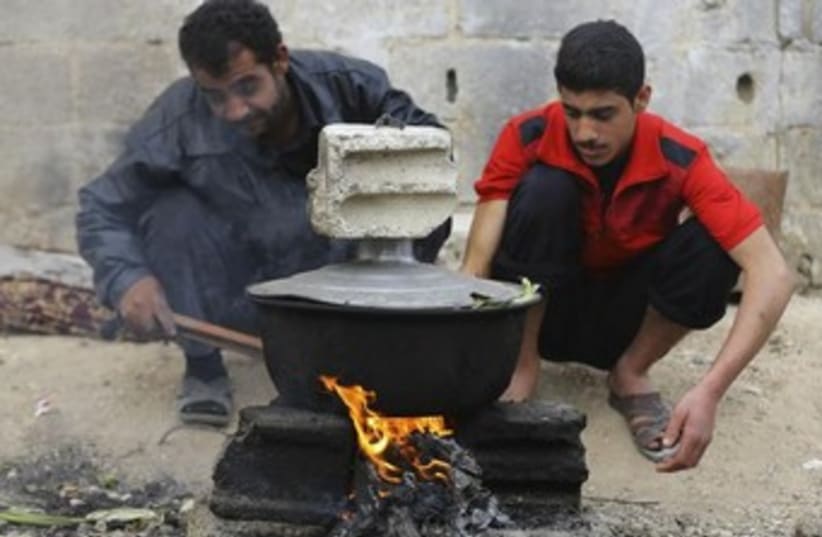 Syrians cope with gas shortage in Damascus 370 (photo credit: REUTERS)