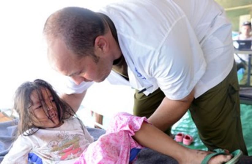 IDF Doctor with patient in the Philippines 370 (photo credit: Courtesy IDF)