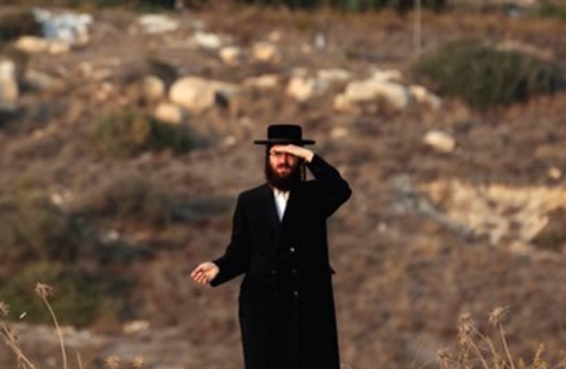 A haredi man stands on a hilltop in Beit Shemesh 370 (photo credit: REUTERS)