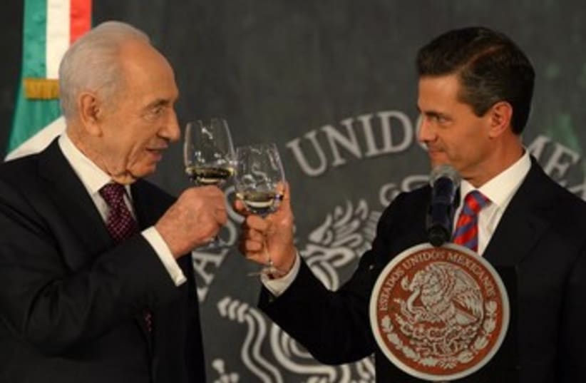 Peres in Mexico (photo credit: Courtesy)