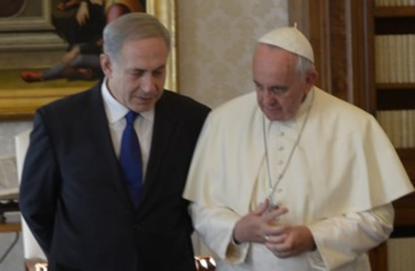 Netanyahu and pope 370 (photo credit: Amos Ben-Gershom/GPO)