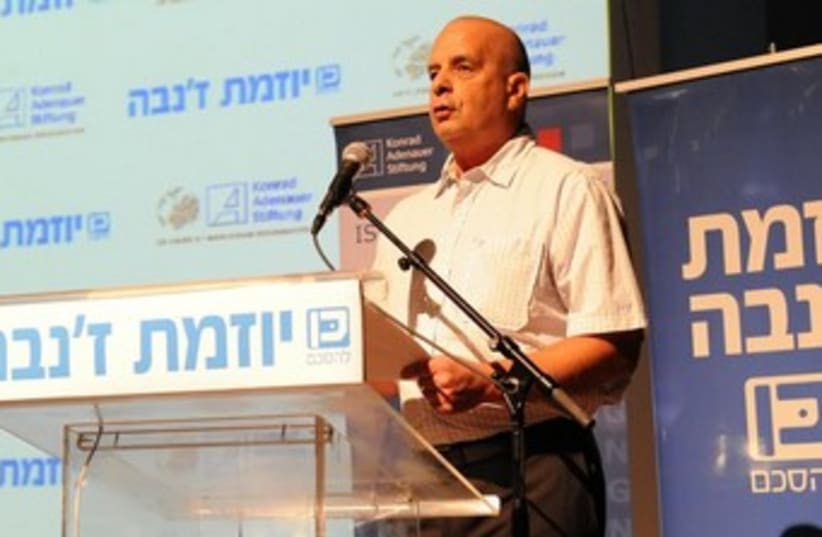Yuval Diskin speaking on Geneva Initiative 370 (photo credit: Shalom Anasi)