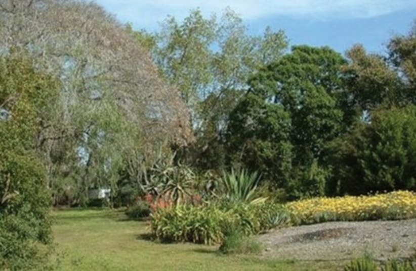 The Havat Noy Botanical Gardens 521 (photo credit: Wikipedia)