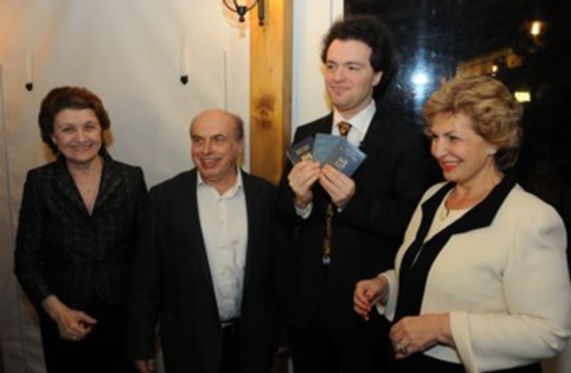 Pianist Evgeny Kissin gets Israeli citizenship (photo credit: Lior Daskal/Courtesy The Jewish Agency for Israel)