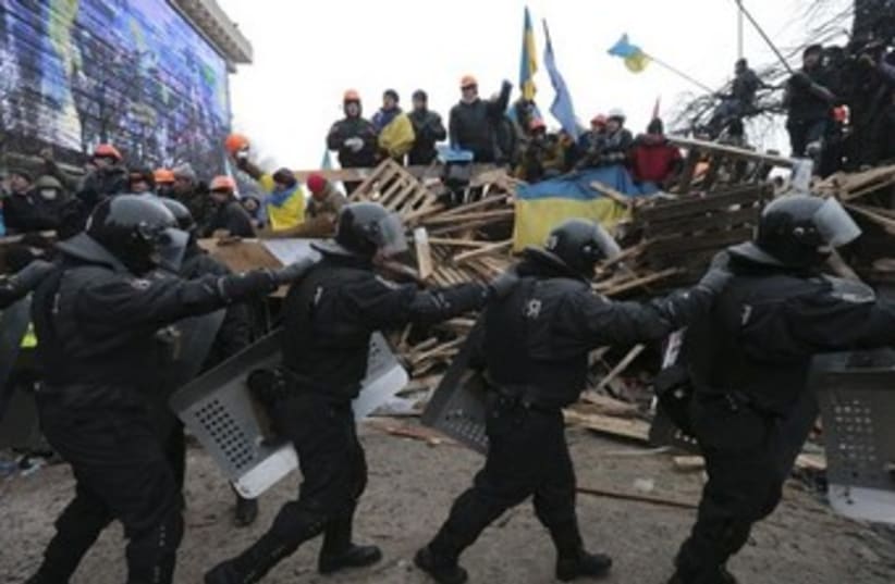 Protests in Ukraine 370 (photo credit: REUTERS/Konstantin Chernichkin)