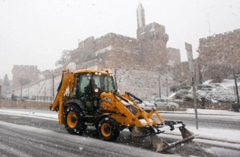 Snow plow in Jerusalem 370 (photo credit: Marc Israel Sellem/The Jerusalem Post)