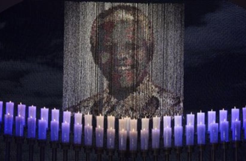 Candles lit at Mandela's funeral 370 (photo credit: REUTERS/Odd Andersen/Pool)