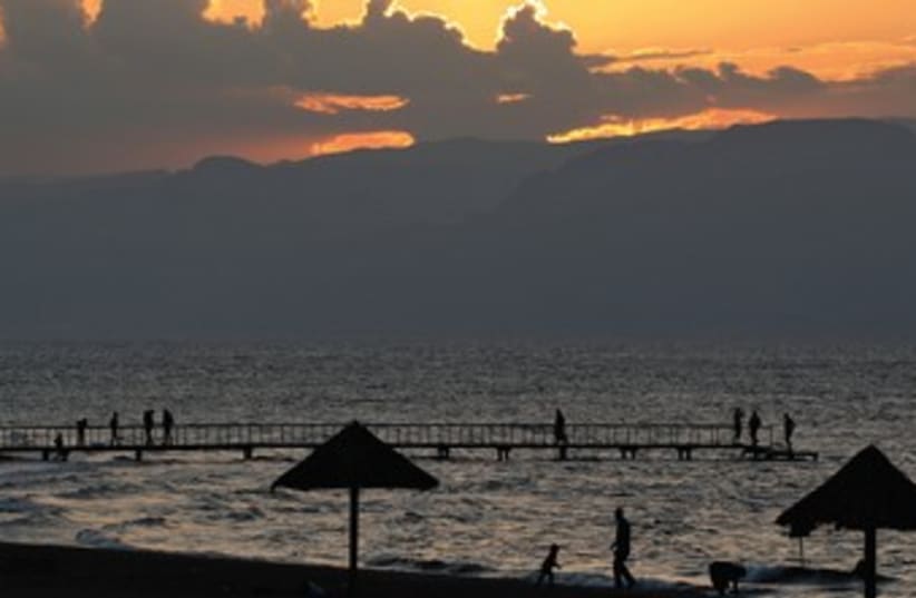 The sun sets over the Gulf of Aqaba 370 (photo credit: Reuters)