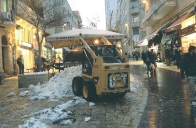 Jerusalem snow plow cleanup 370 (photo credit: Daniel K. Eisenbud)