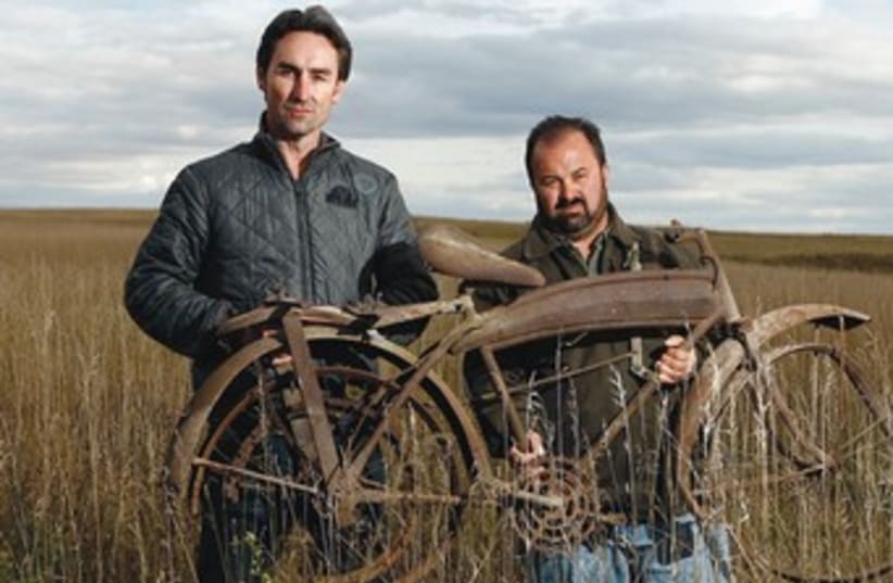 Mike Wolf (L) and Frank Fritz of ‘American Pickers' (photo credit: collider.com)