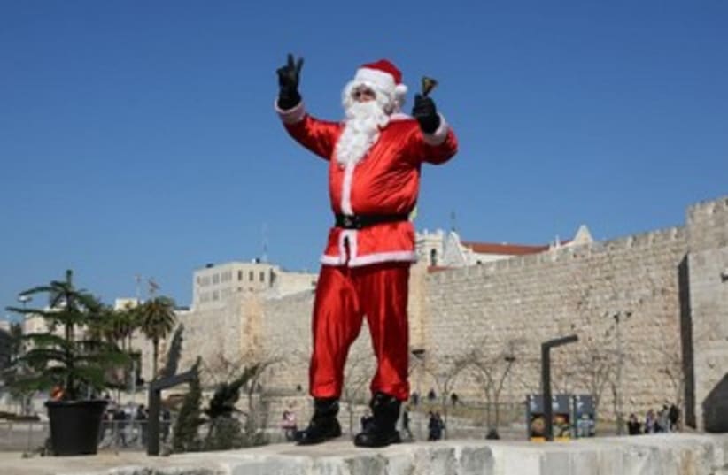 Santa in Jerusalem 370 (photo credit: Marc Israel Sellem/The Jerusalem Post)