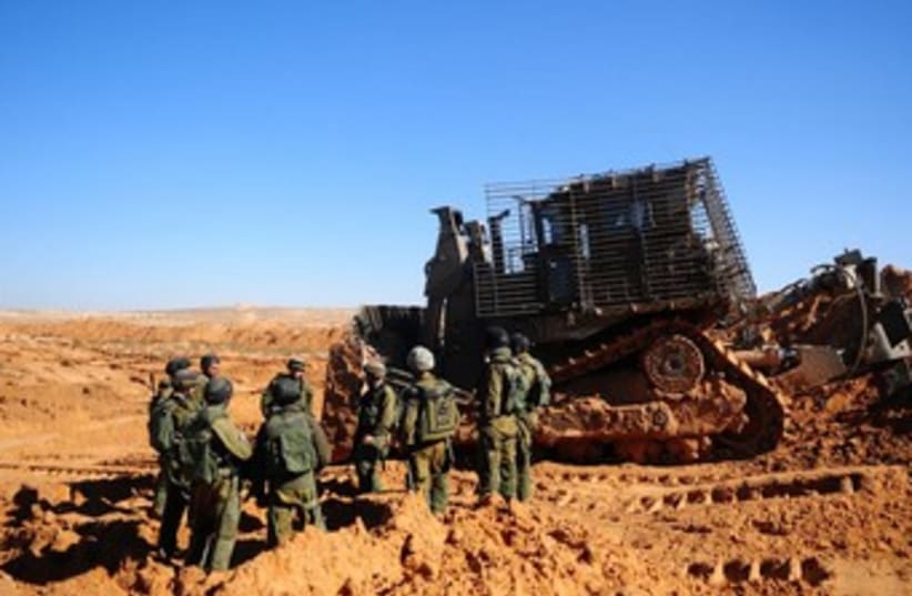 Military drill at Tze'elim training center in the south, Dec 24 2013 (photo credit: IDF Spokesperson)