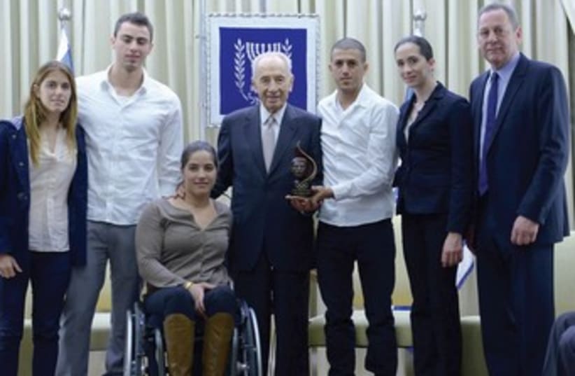 Peres with Olympic Committee delegates 370 (photo credit: Mark Neiman/GPO)