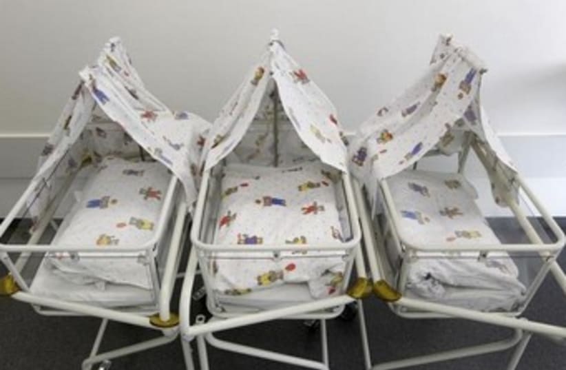 Empty baby cot 370 (photo credit: REUTERS)