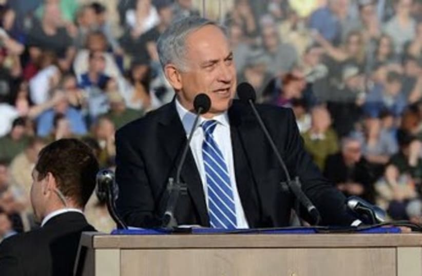 Netanyahu at IAF graduation (photo credit: Haim Zach / GPO)