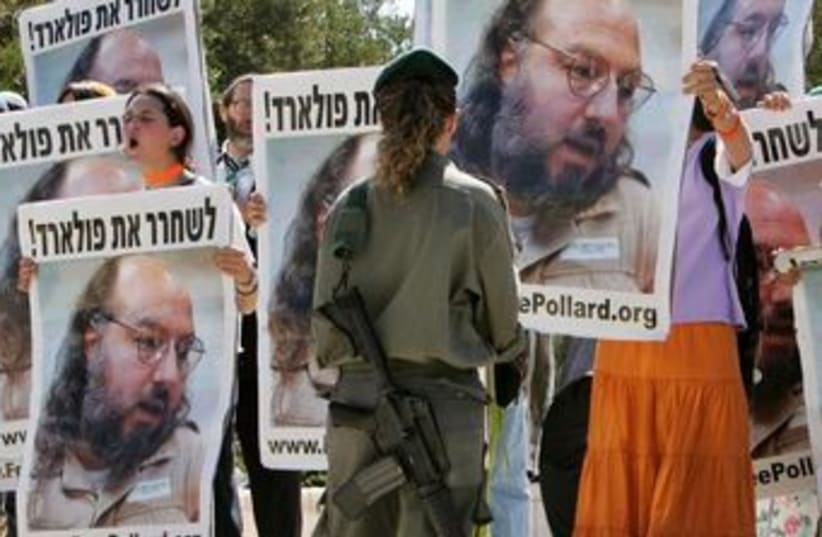Israeli protesters demand Pollard's release in 2005. (photo credit: REUTERS)