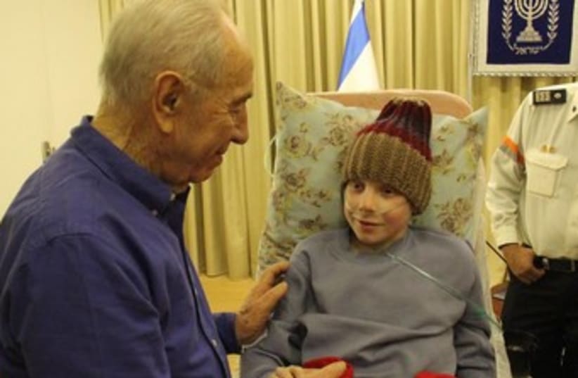 President Shimon Peres meets 12-year-old boy with cancer (photo credit: Yossef Avi Yair Engel)