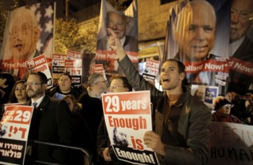Protesters call for Jonathan Pollard's release. (photo credit: Reuters)