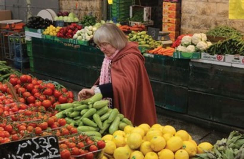 A shopper in Jerusalem's Mahane Yehuda market (photo credit: Marc Israel Sellem/The Jerusalem Post)