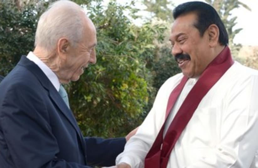 President Shimon Peres greets Sri Lankan President Mahinda Rajapaska in Jerusalem (photo credit: Mark Neiman/GPO)