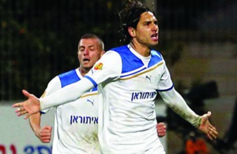 Barak Badash scored twice in Ironi Kiryat Shmona’s 3-1 home win over Maccabi Tel Aviv. (photo credit: Asaf Kliger)