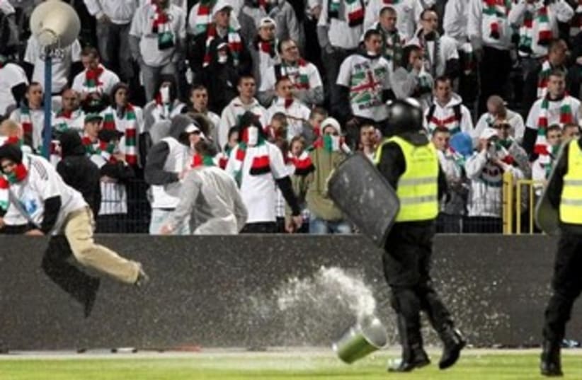 Polish soccer fans clash with police (photo credit: Reuters)