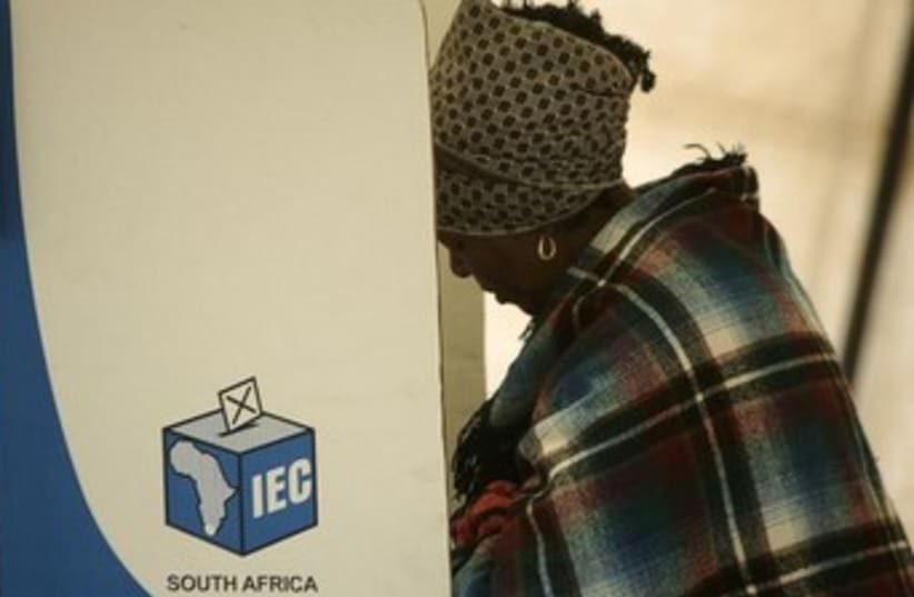 A voter in South African elections, 2009. (photo credit: REUTERS)