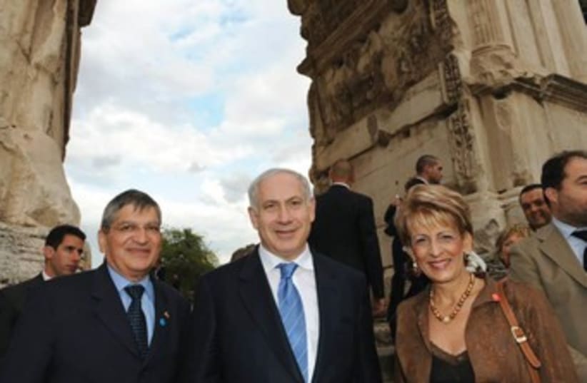 Gideon Meir (left) and Prime Minister Binyamin Netanyahu visit Italy, where Meir served as ambassador from 2006 to 2012. (photo credit: GPO)