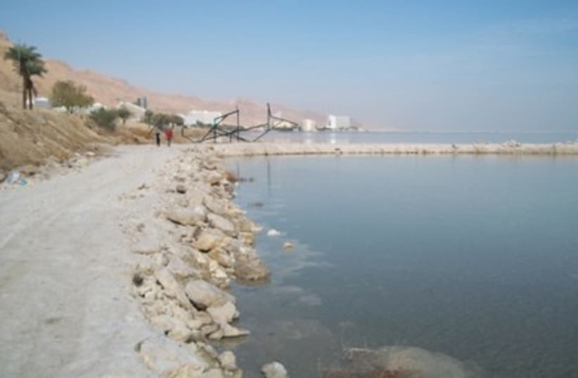 Hiking the Dead Sea (photo credit: YITZCHAK MISKIN)