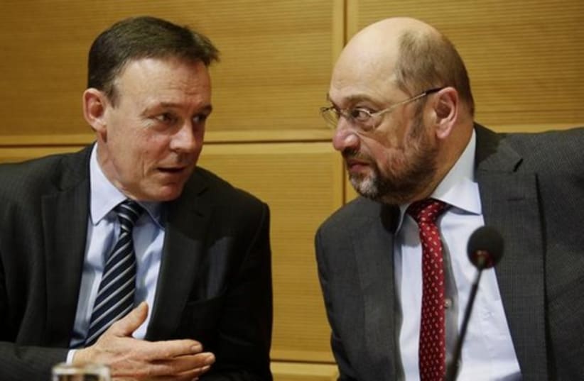 Parliamentary leader of Germany's Social Democratic Party (SPD) Thomas Oppermann (L) chats with party fellow Martin Schulz before a party board meeting in Berlin February 17, 2014. (photo credit: REUTERS)