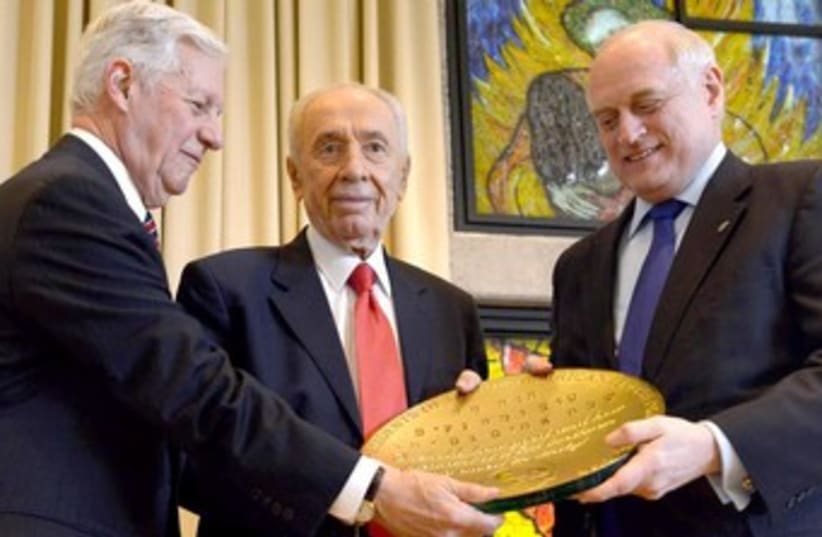 President Shimon Peres recieves award from Presidents Conference  (photo credit: Mark Neiman/GPO)