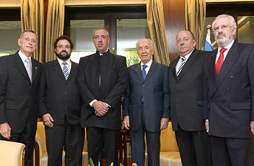 President Shimon Peres meets interfaith delegation‏ (photo credit: Mark Neiman/GPO)