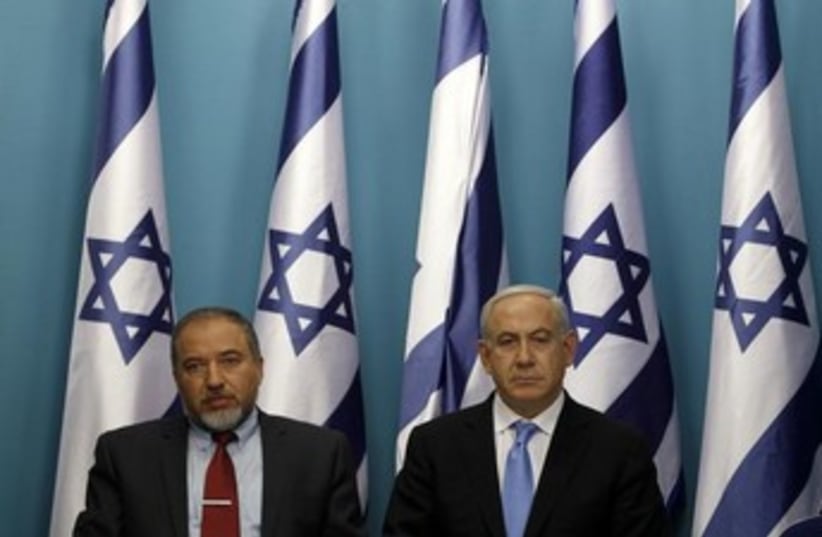 Foreign Minister Avigdor Liberman (L) and Prime Minister Binyamin Netanyahu (R), (photo credit: REUTERS)