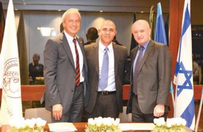 Signing ceremony in Rehovot, from left, Max Planck Society president Peter Gruss and Weizmann’s Prof. Alon Chen and president Prof. Daniel Zajfman. (photo credit: WEIZMANN INSTITUTE OF SCIENCE)