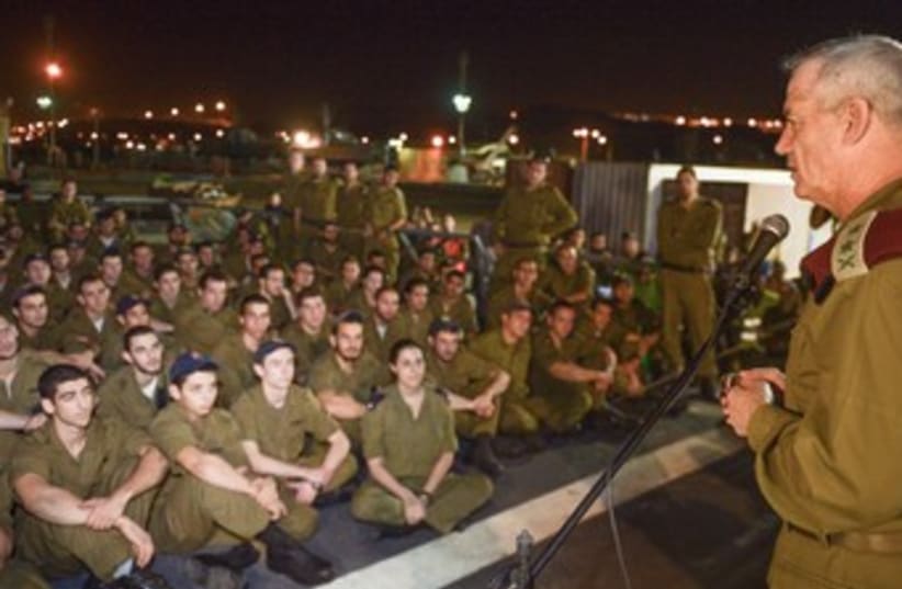 IDF Chief Gantz with soldiers, March 9, 2014. (photo credit: IDF SPOKESMAN'S OFFICE)