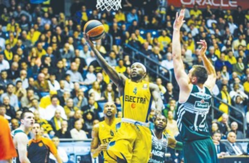 Maccabi Tel Aviv guard Tyrese Rice scored a game-high 19 points to lead the yellow-and-blue to a 77-67 victory over Zalgiris Kaunas at Nokia Arena last night. (photo credit: ASAF KLIGER)