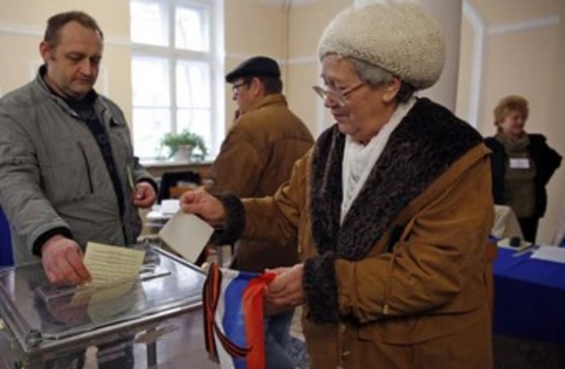 Voters inreferendum on the status of Ukraine's Crimea (photo credit: REUTERS)