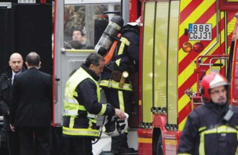 Police and firefighters at the scene of a raid to arrest a suspect in the killings at a Jewish school in Toulouse March, 2012. (photo credit: REUTERS)
