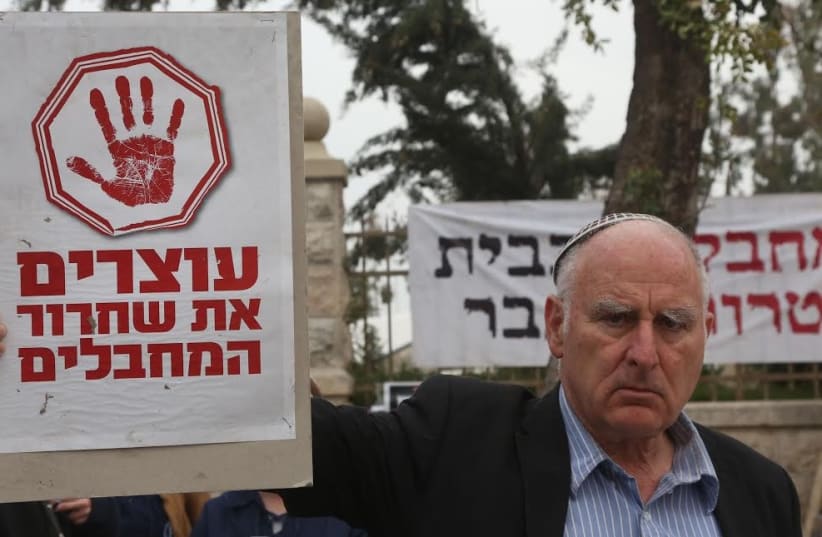 'Stop the release of terrorists', activists's signs say at vigil outside PM's residence in Jerusalem, March 23 (photo credit: MARC ISRAEL SELLEM/THE JERUSALEM POST)