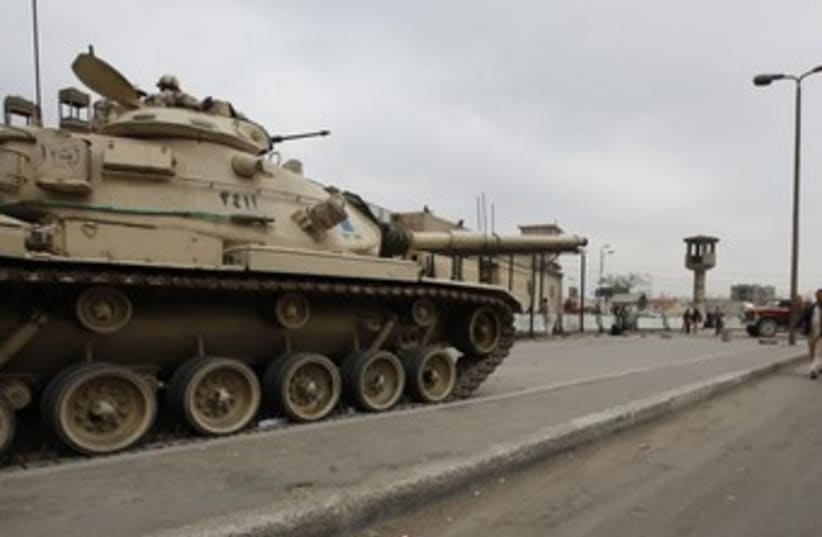 Egyptian army tank positioned outside Cairo's Tora prison. (photo credit: REUTERS)