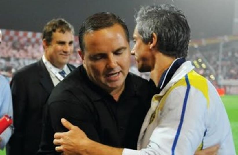  Maccabi Tel Aviv coach Paulo Sousa (right) and Hapoel Tel Aviv coach Ran Ben-Shimon (left). (photo credit: ASAF KLIGER)