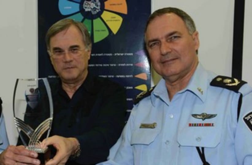 Robert Friedman and Police chief Danino (photo credit: ISRAEL POLICE)