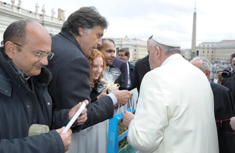 Pope Franciscus receiving gift from delegation from University of Haifa (photo credit: VATICAN PHOTO SERVICE)