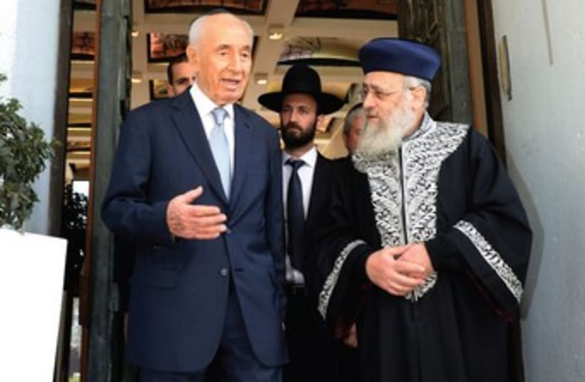 PERES and Chief Rabbi Yitzhak Yosef (photo credit: GPO)