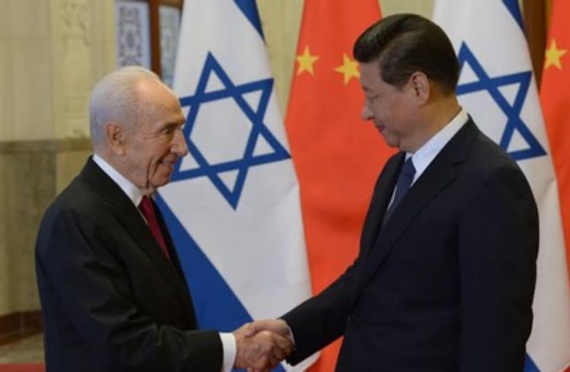 Preisdent Shimon Peres in China (photo credit: AMOS BEN GERSHOM, GPO)