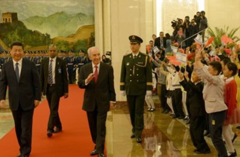 Peres in China (photo credit: AMOS BEN GERSHOM, GPO)