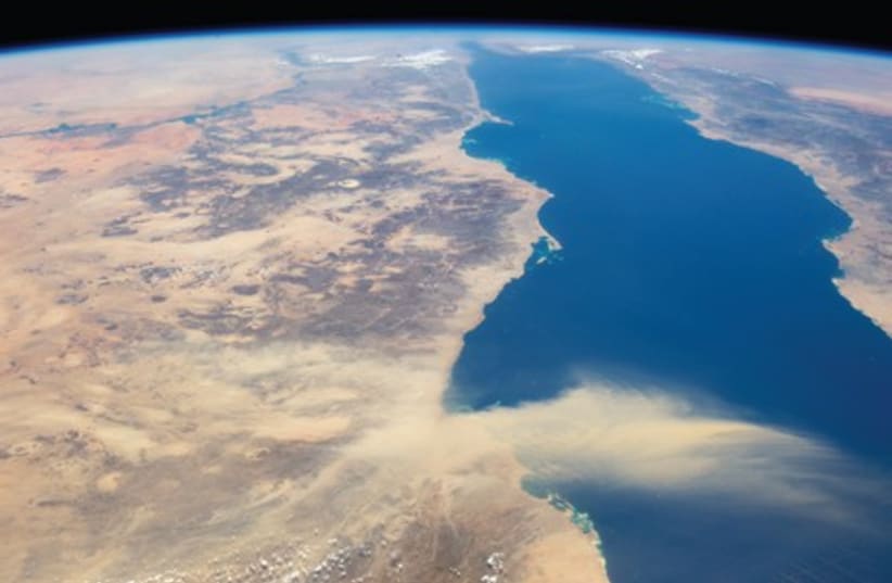 This astronaut's photograph provides a panoramic view of the Red Sea as a dust plume surges out from Egypt. (photo credit: REUTERS)