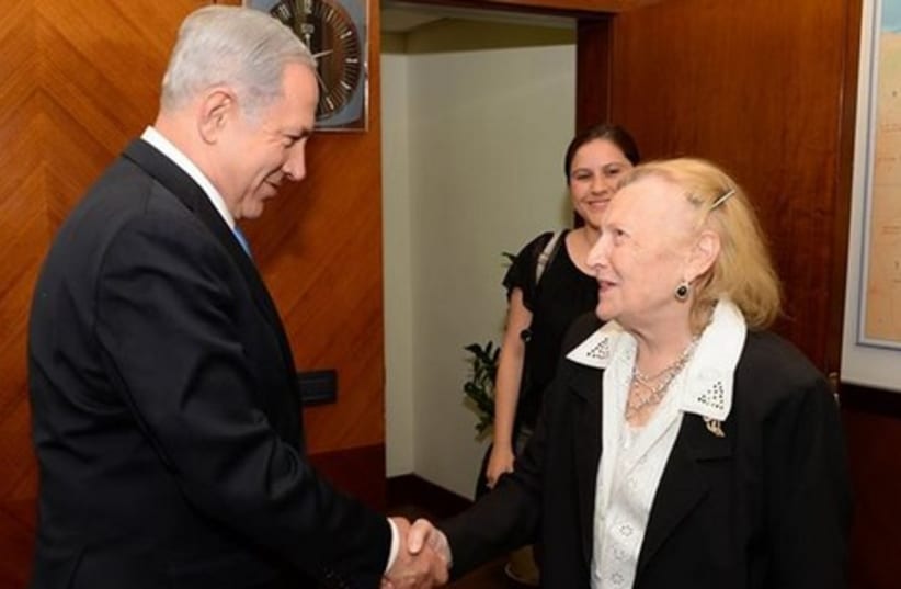 Pelah Raviv, a Holocaust survivor, meeting with Prime Minister Binyamin Netanyahu. (photo credit: KOBI GIDEON/GPO)