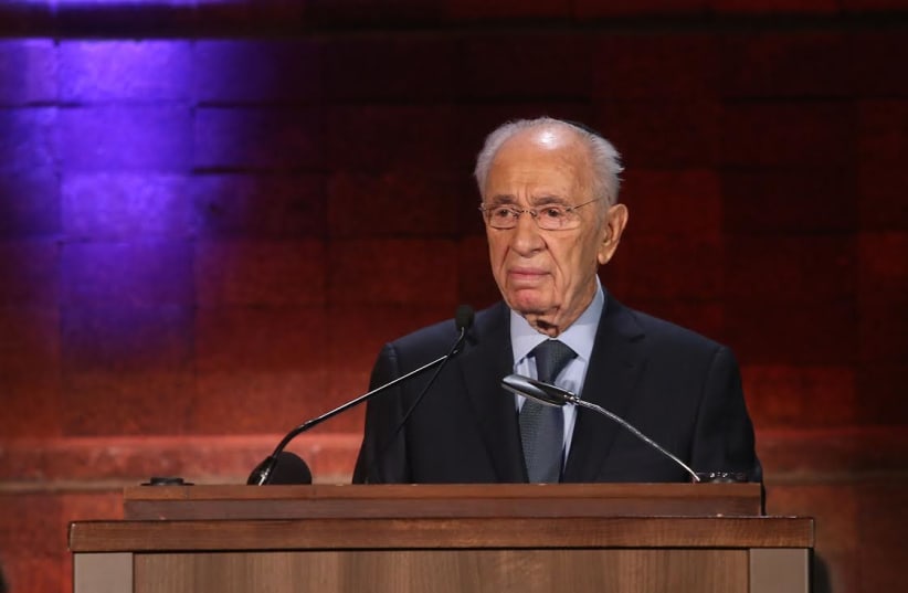 President Shimon Peres speaks at Yad Vashem to mark Holocaust Remembrance Day, April 27, 2014. (photo credit: MARC ISRAEL SELLEM/THE JERUSALEM POST)